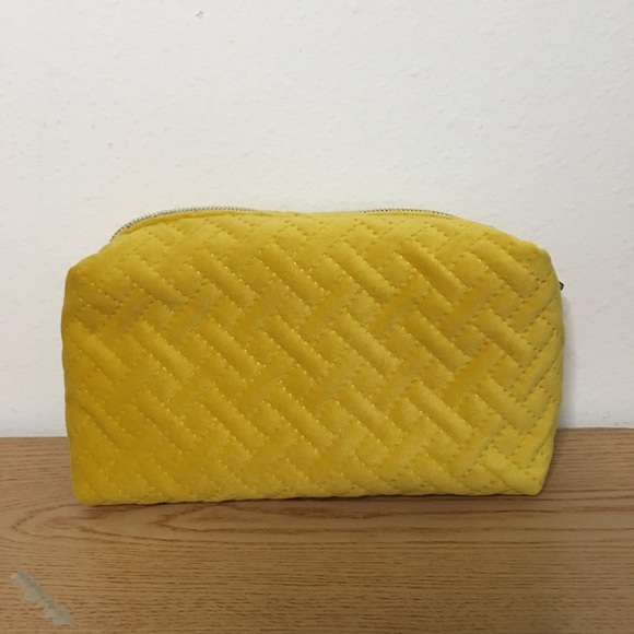 7pc Makeup Bundle Highlighters Eye Shadows Lip balm Concealer Brush Lipstick Bag - Picture 9 of 10